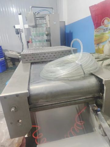 二手520型调理肉拉伸膜真空包装机，便宜