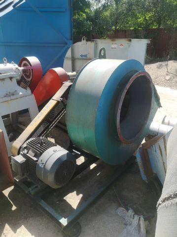 转让9成新制砂机布袋除尘器多台