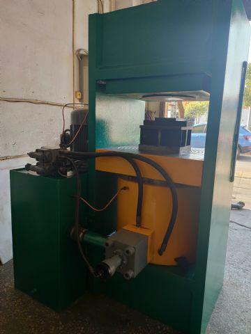 500吨框架式液压机二手油压机