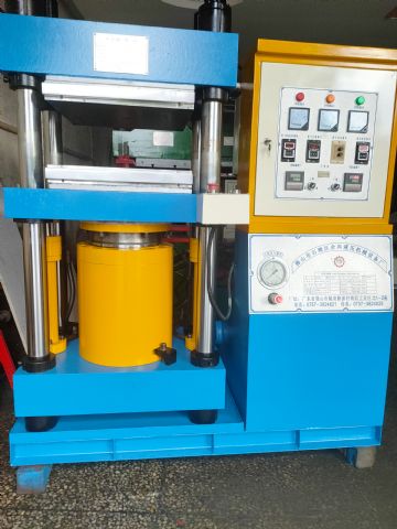 150吨平板二手硫化机出售