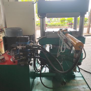 200吨二手硫化机单头带前顶推模