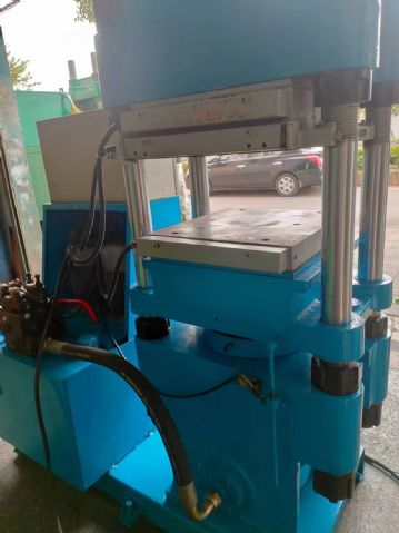 100吨二手硫化机双层