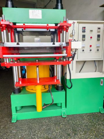 200吨硫化机平板二手硫化机转让