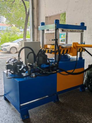 转让全新100吨四柱热压机2台