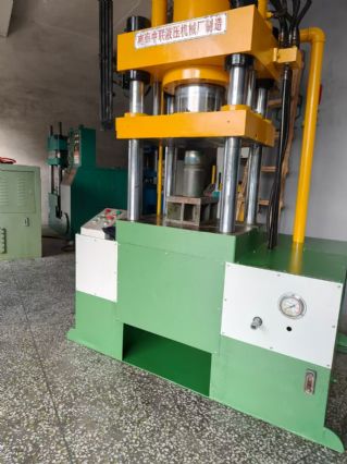 转让200吨四柱上缸式液压机