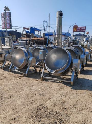 转让一台九成新二手燃气夹层锅，配控制柜，