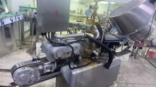 吹瓶机，玻璃瓶旋盖机（二手）