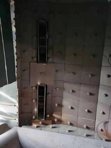 宽两米四，高两米四，大型通过抛丸机低价出