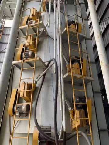 大型吊钩式抛丸机宽两米八高七米二，单钩五