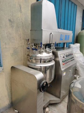 到货多台真空均质乳化机 容积50-500