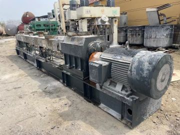 转让二手螺杆挤出机 一台82型双螺杆挤出