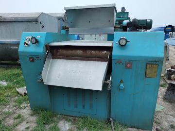 转让二手三辊研磨机 一台400型常州龙鑫