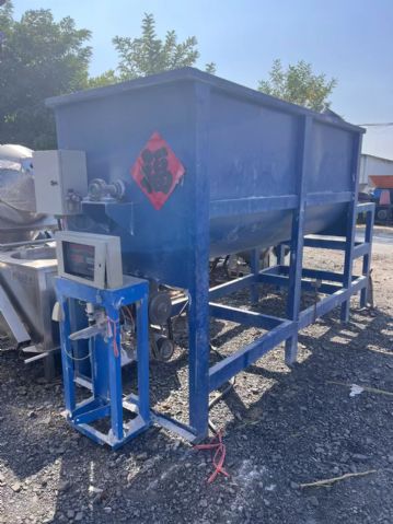 转让二手干粉混合机 两台容积3立方材质碳