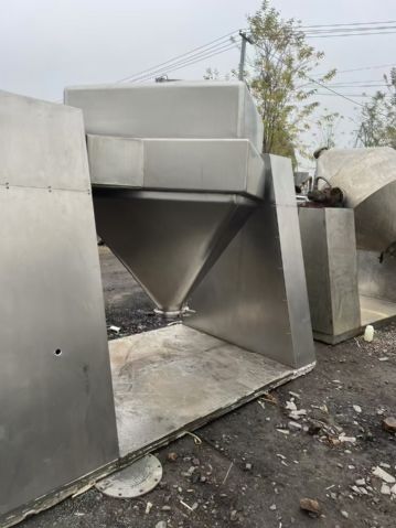 转让二手方锥混合机 一台容积2000L医