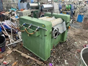 转让二手三辊研磨机 一台江阴东鹏产260