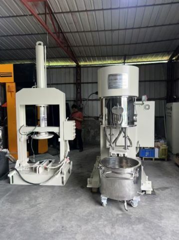 转让二手行星搅拌机 一台容积100升带压