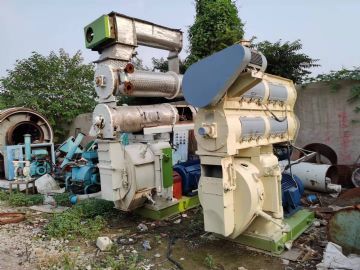 转让二手饲料混合机，饲料颗粒机