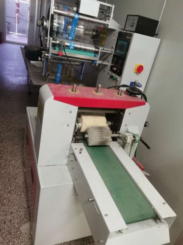 出售各种型号枕式包装机，价格实惠，成色九