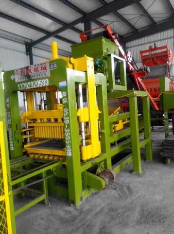 精品8-15免烧砖机