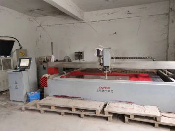 玻璃二手水刀切割机转让，设备运行良好，价