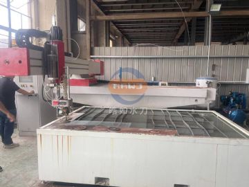 二手水刀切割机转让，成色非常新，切割精度