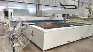 转让五轴水刀切割机，99成新，切割10小