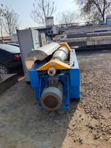 便宜出售  全新卧螺离心机