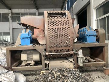 便宜出售  1200撕碎机一台，