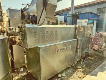 出售75型大意双螺杆膨化机，300旋转制