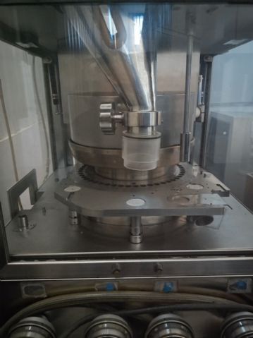 出售 14年北京翰林52冲压片机一台，北