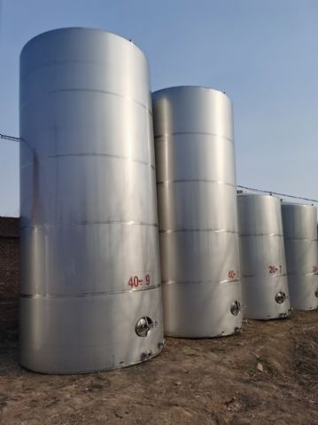 常年加工及定做各种各样不锈钢储罐搅拌罐