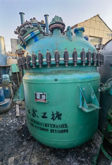 新到两台江苏工塘产1000升搪瓷反应釜，