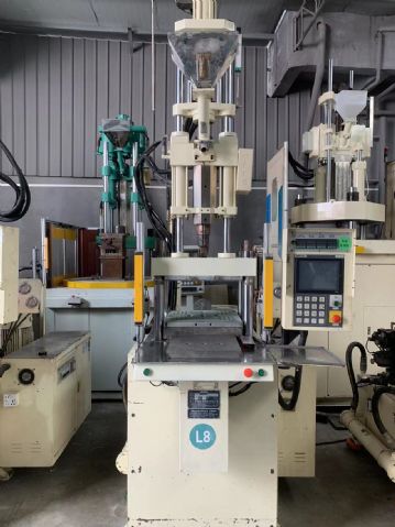 东莞长期出售二手立式注塑机 百塑55T单