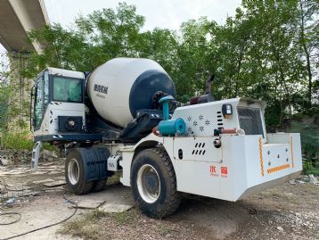 个人转让一台混凝土自动上料搅拌车