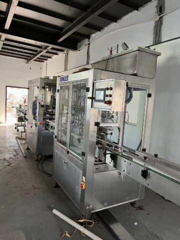 出售直线灌装机一套9成新