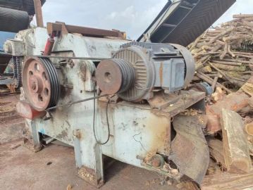 处理一台宏鑫217削片机，90千瓦电机，