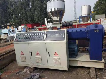 青岛诚一65高扭矩锥形双螺杆型材挤出机 