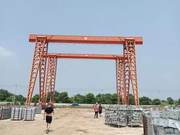 32吨二手龙门吊