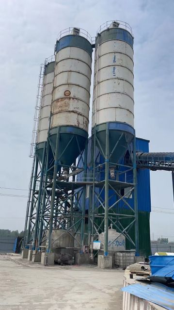 江苏泗阳处理九成新200吨水泥罐3个二手