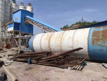 转让九成新100吨二手水泥仓两台