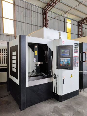 两台原装台群650精雕机转让 新代21M