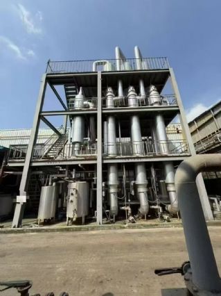 出售一套3效四吨强制循环蒸发器。