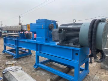 转让9成新二手双螺杆造粒机一套