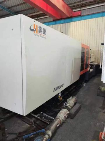 低价急岀售二手注塑机震雄650吨