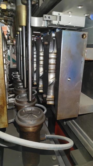 吹瓶机 吹塑机一出六间距120可以吹两升