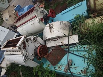 出售常州布勒出售132千瓦宽体粉碎机两台