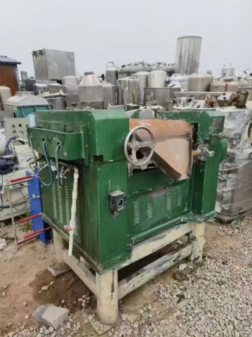 转让9成新二手三辊研磨机一台！