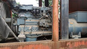 出售原装宝马400千瓦发电机组，使用70