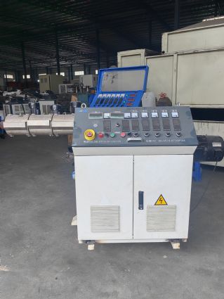 两台金纬45挤出机