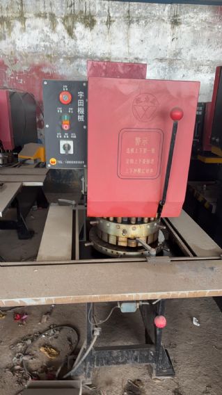 油压冲床新机库存一批折价处理